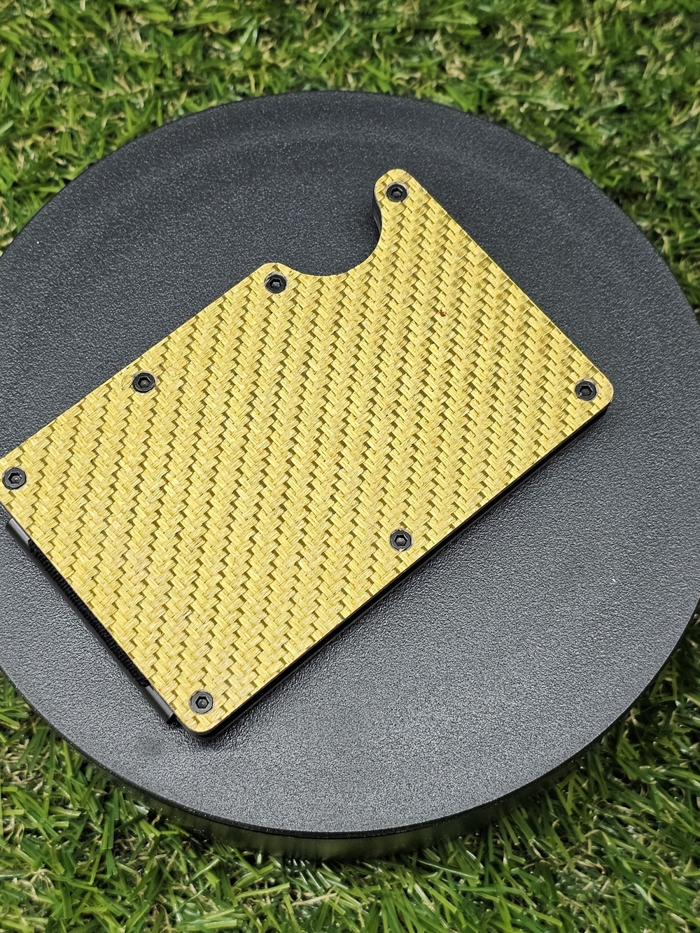 Slim Carbon-Pattern Card Holder Wallet in Yellow